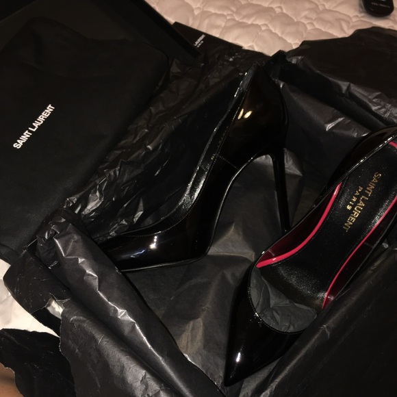 Saint Laurent Anja Pointy Toe Pump - Picture 2 of 6